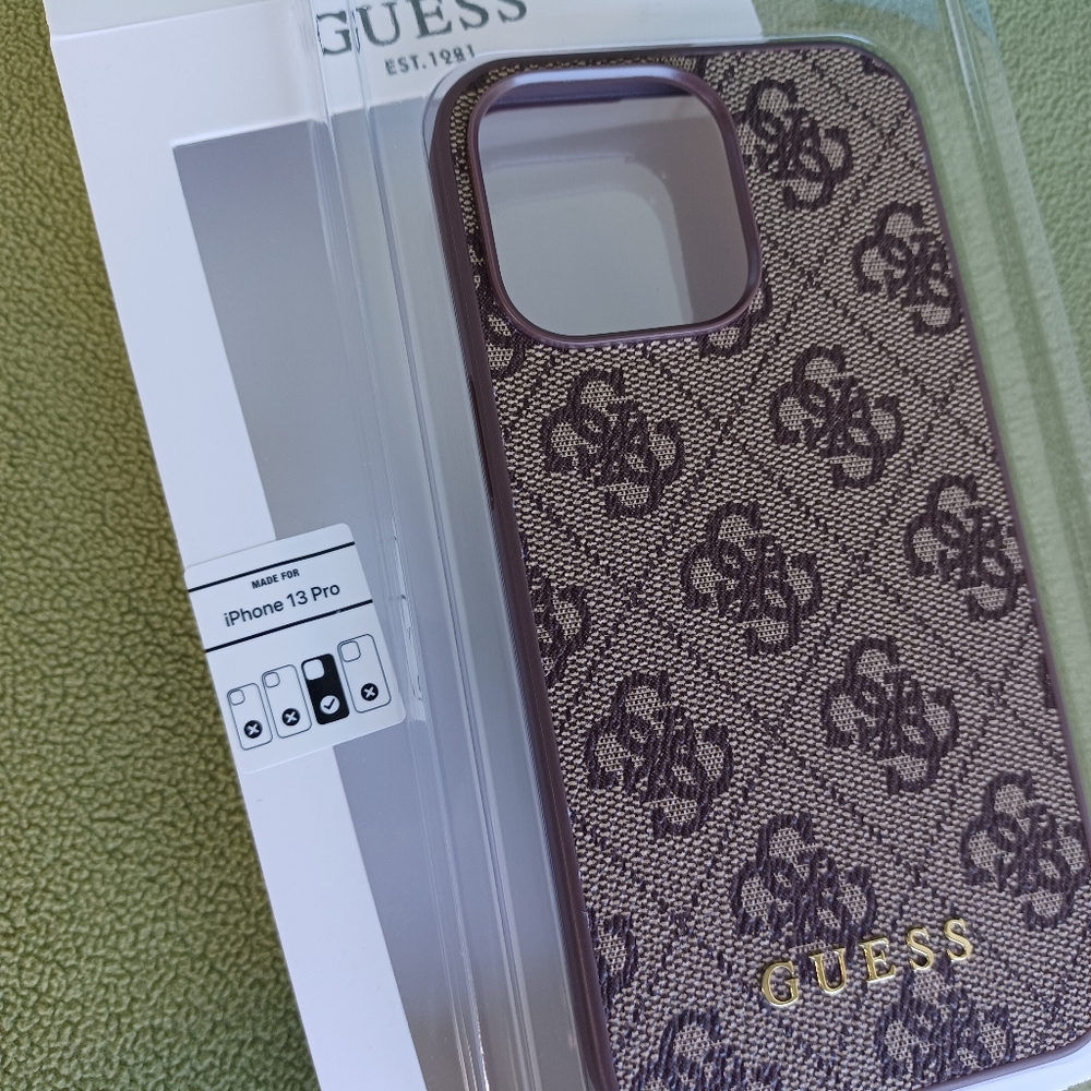 Guess iPhone 13 Pro case